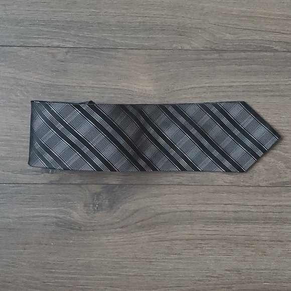 Calvin Klein Silk Tie - Picture 9 of 10
